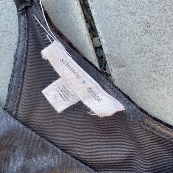 Urban Outfitters SiIence + Noise Black velvet & satin slip cropped camisole Sz S - Picture 3 of 3